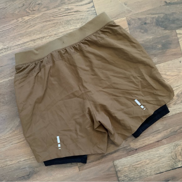 Old Navy Active Brown Athletic Shorts Size Medium - Picture 6 of 6